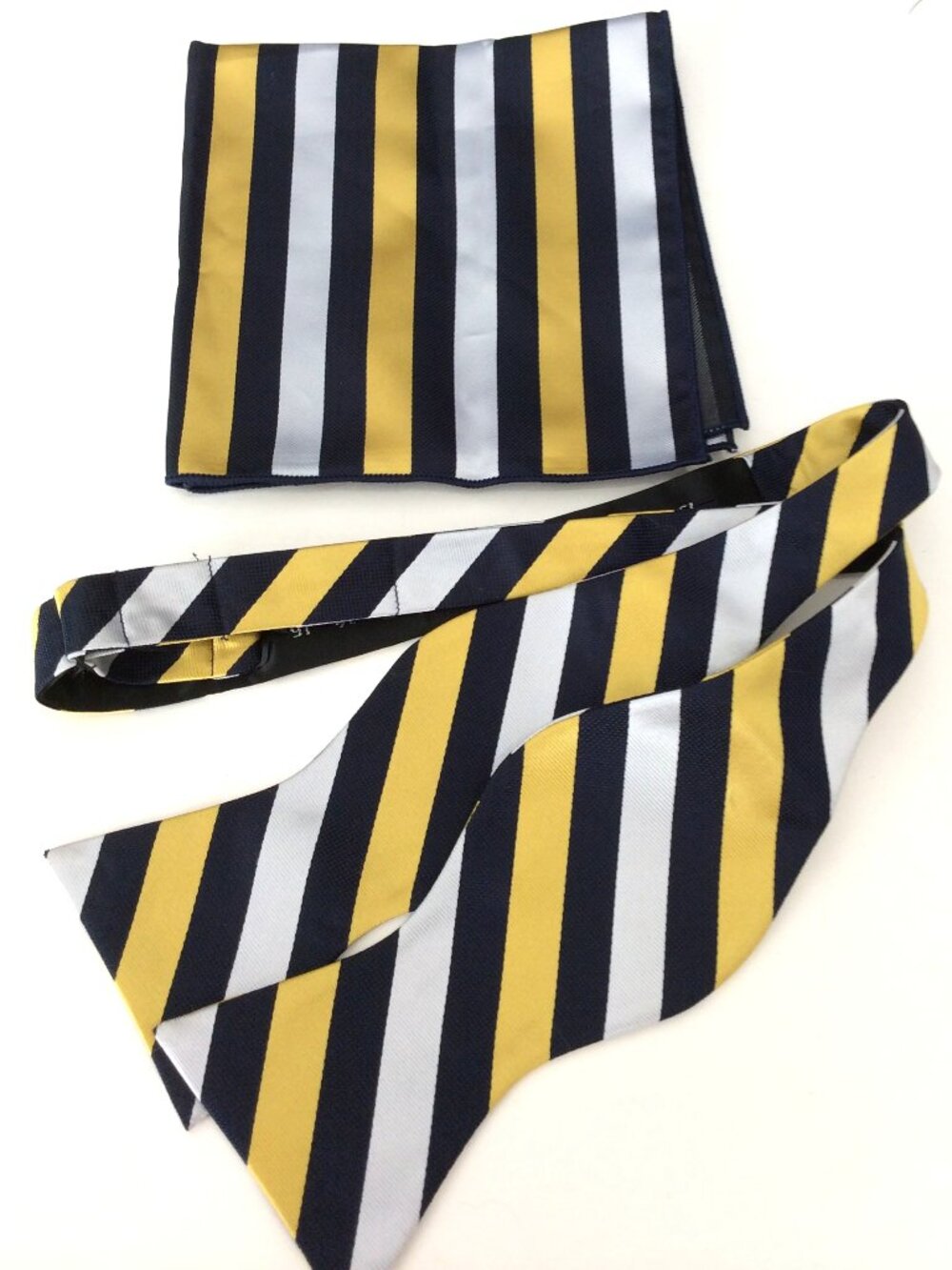 Hisdern Adjustable Bow Tie with Matching Pocket Hanky - Hand Made